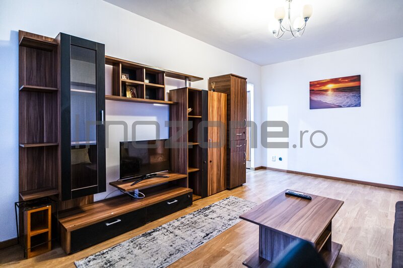Piata Veteranilor apartament deosebit, bloc stradal, reabilitat, bucatarie 10mp