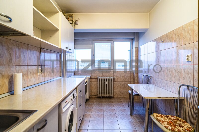Piata Veteranilor apartament deosebit, bloc stradal, reabilitat, bucatarie 10mp
