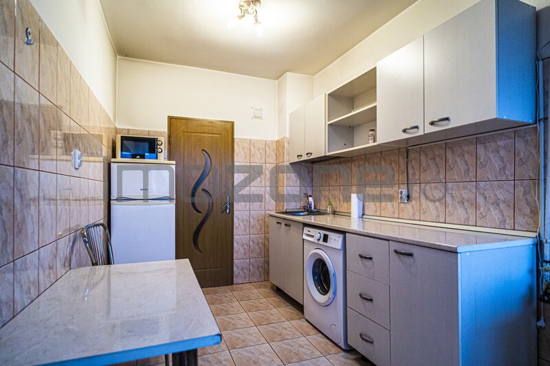 Piata Veteranilor apartament deosebit, bloc stradal, reabilitat, bucatarie 10mp