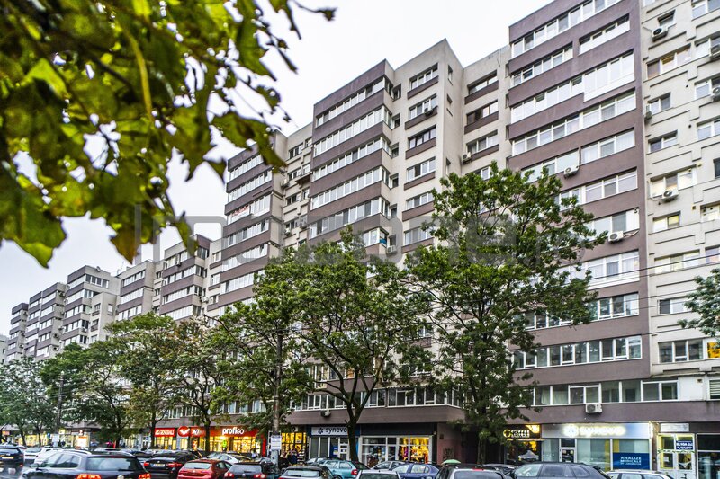 Piata Veteranilor apartament deosebit, bloc stradal, reabilitat, bucatarie 10mp