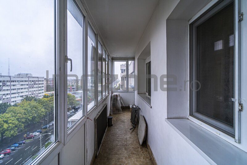 Piata Veteranilor apartament deosebit, bloc stradal, reabilitat, bucatarie 10mp
